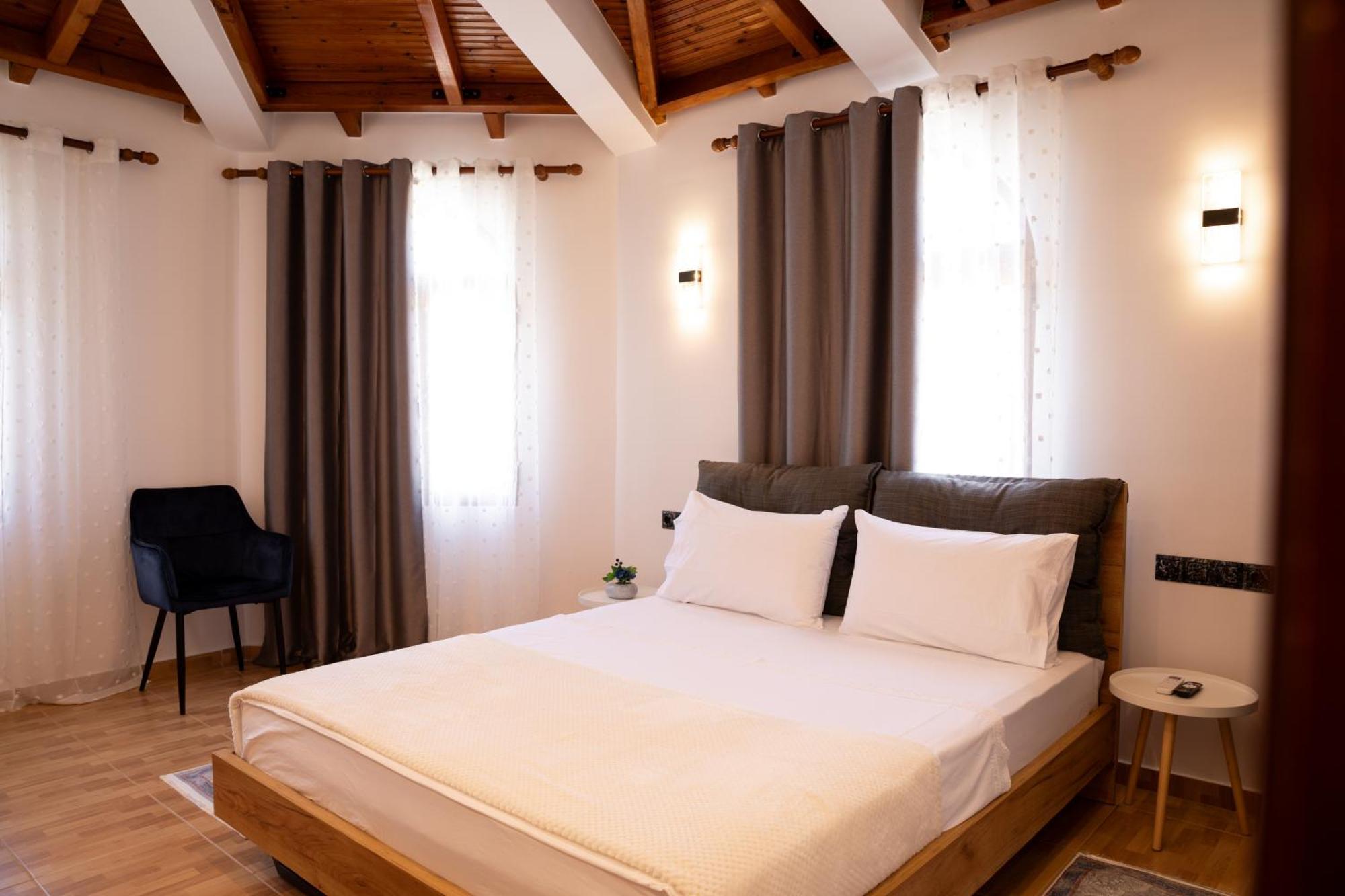 Em Gasthuis Gjirokastër